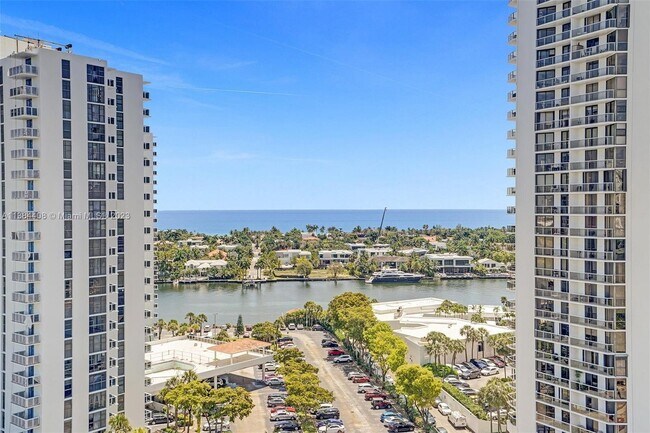 Foto del edificio - 3731 N Country Club Dr