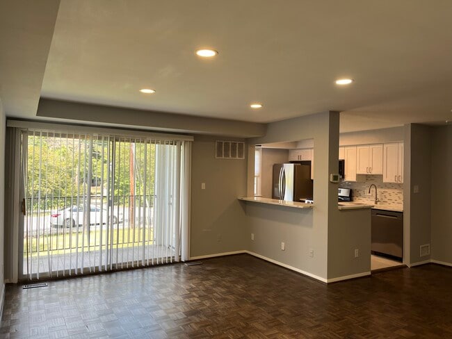 Sliding door to balcony - 317 Homeland Southway