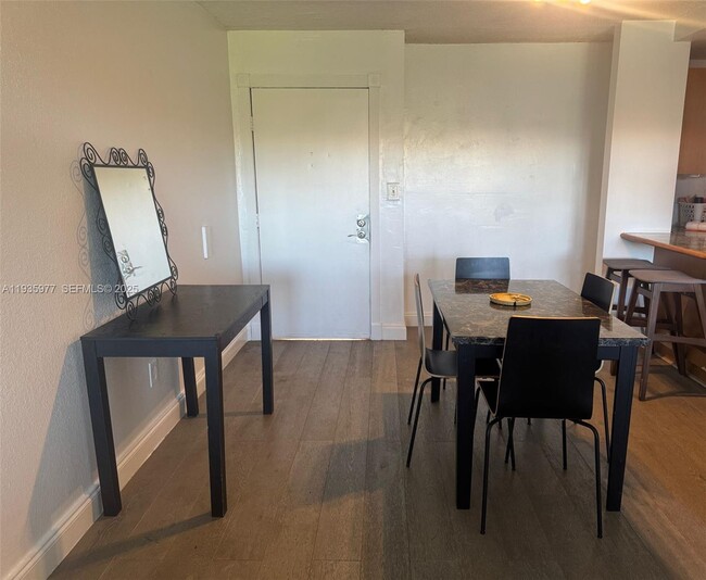 Foto del edificio - 8897 Fontainebleau Blvd