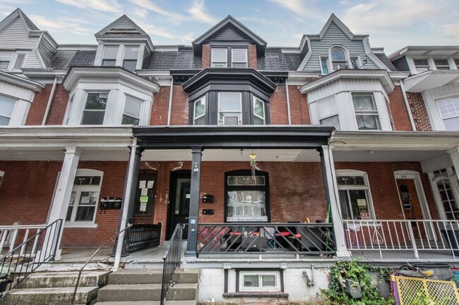 Building Photo - 217 S Madison St