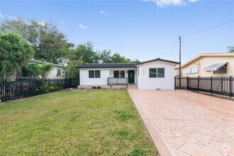 Building Photo - 6330 SW 27th St