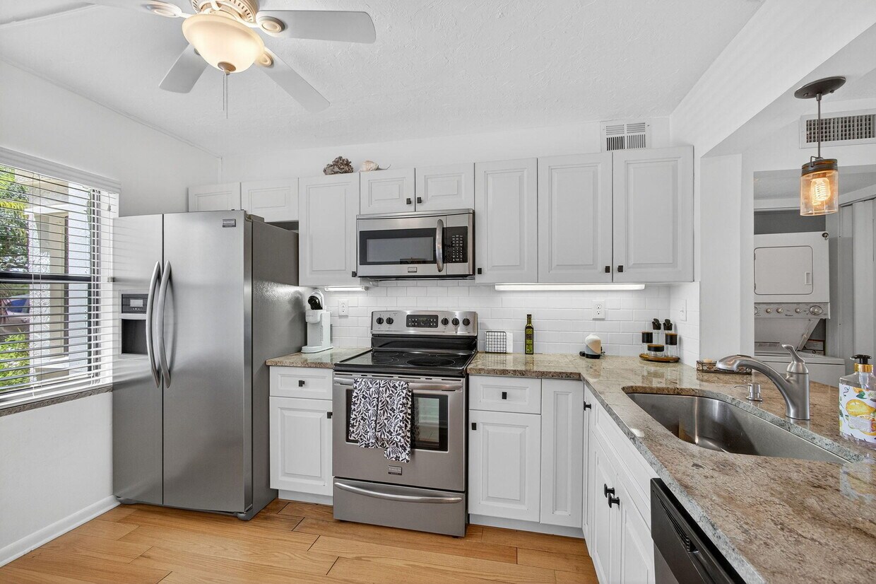 Foto principal - 12790 Briarlake Dr