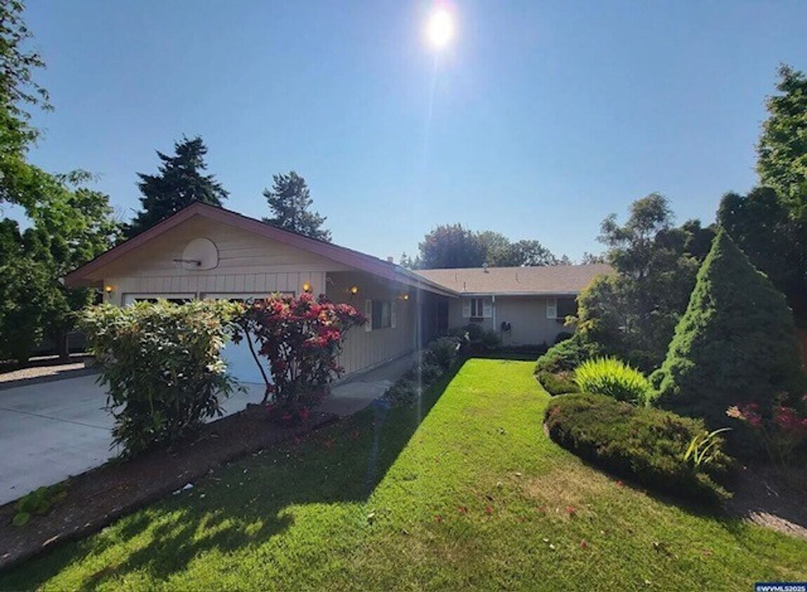 Primary Photo - Beautifully Renovated 4-Bedroom Home in NW...