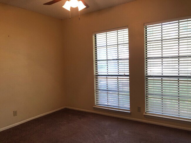 Photo - 6726 Country Field Dr House