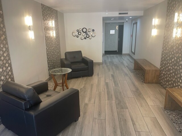 Foto del edificio - 7840 E Camelback Rd
