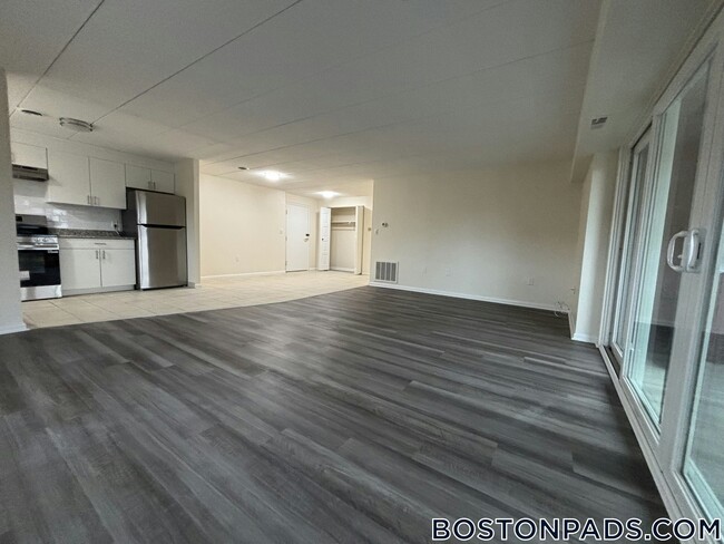 Building Photo - 51 Hill Rd