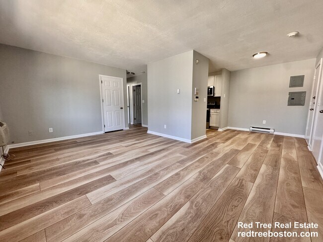 Building Photo - 837 River St