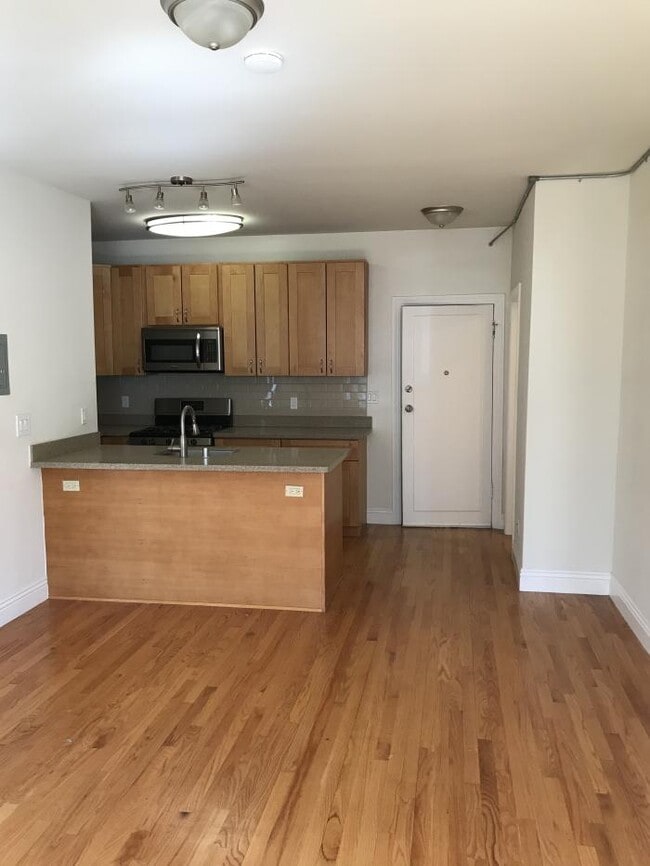Building Photo - 2 bedroom in San Francisco CA 94117