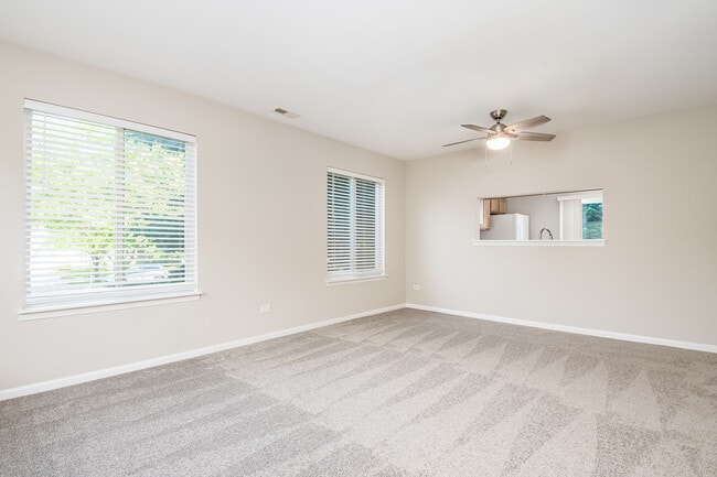 Building Photo - 2614 Canyon Dr