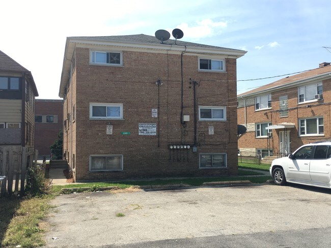 Building Photo - 2311 Saint Charles Rd