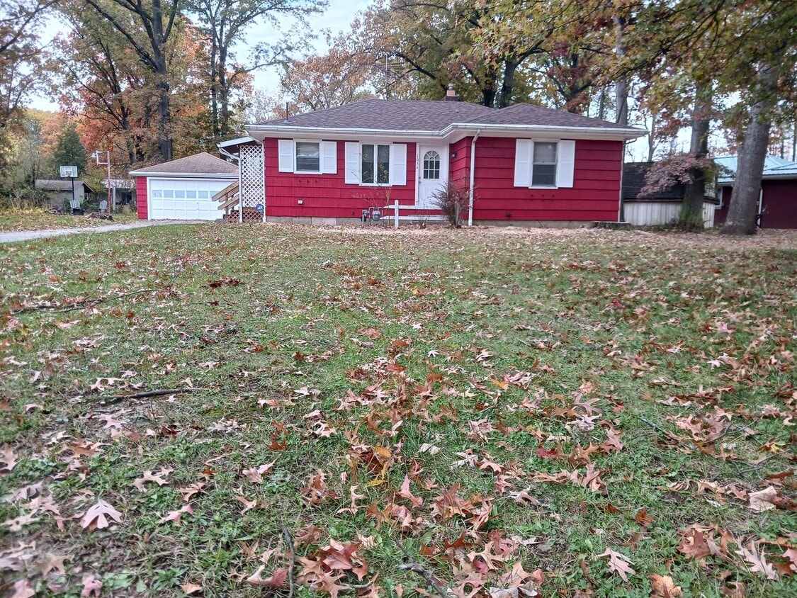 Foto principal - Beautiful 2 bed 2 bath home with large lot...