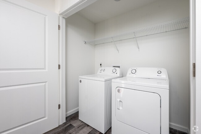 2BR, 2BA - 1,035SF - Laundry - Madison Flatts