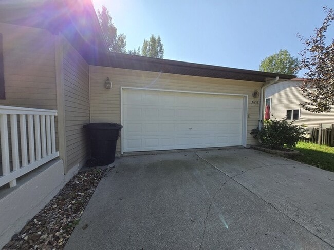 Building Photo - 5038 W Elm Ct