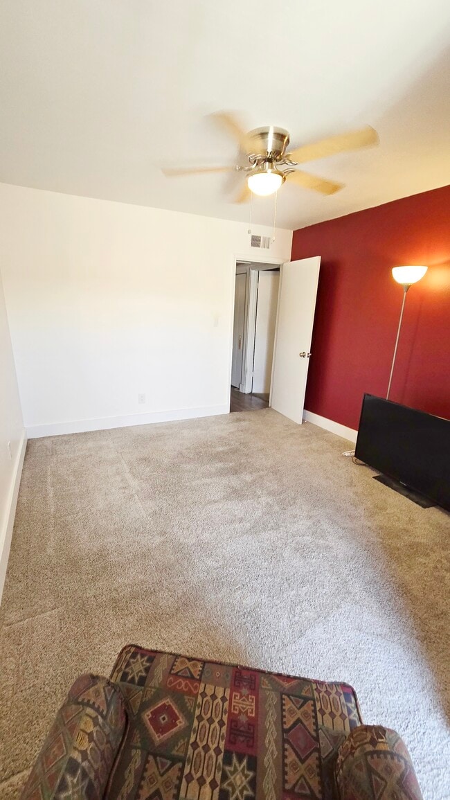 Walls have been painted since - New Pictures Soon - 1718 E Campbell Ave