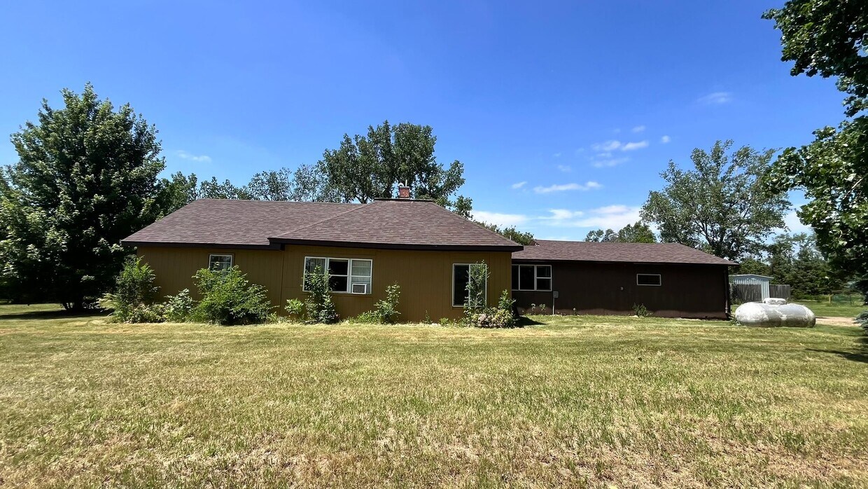 Primary Photo - Quite 3 Bedroom Home on 5.3 Acres