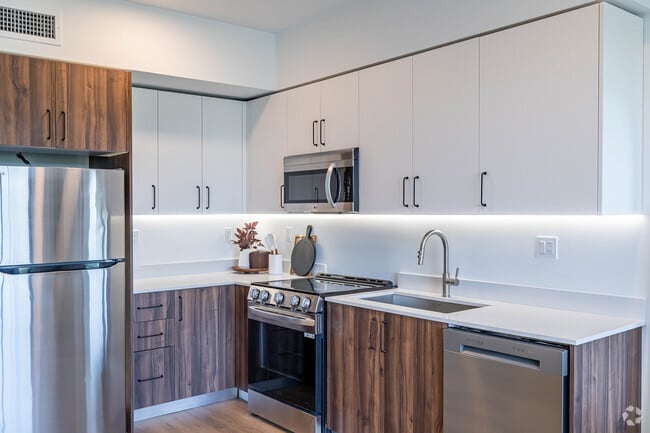 A1 1BR, 1BA - 670SF - Kitchen - Aventura Quattro