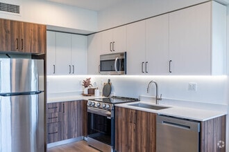 A1 1BR, 1BA - 670SF - Kitchen - Aventura Quattro