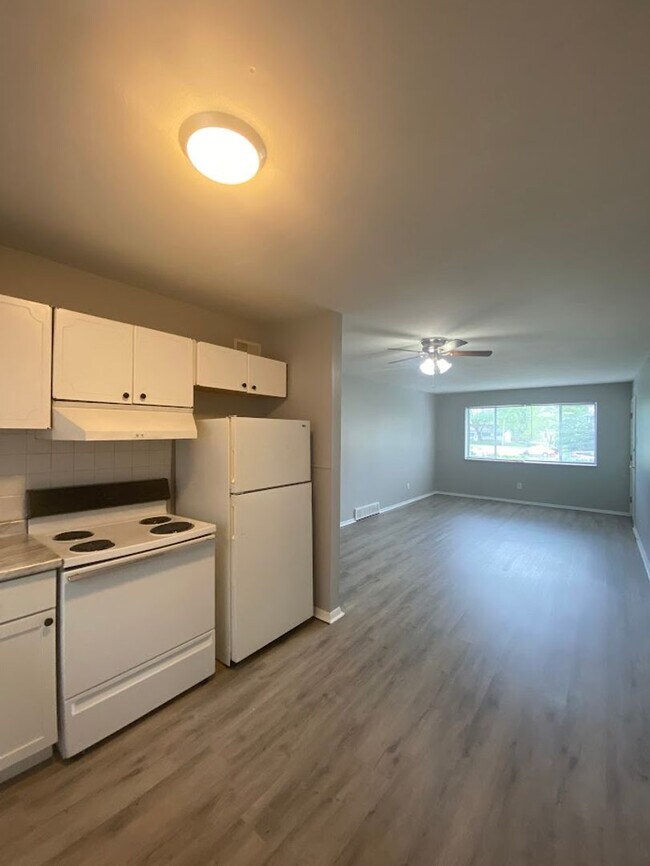 Foto del edificio - $200 Off 1ST Month Rent May Special! Fresh...