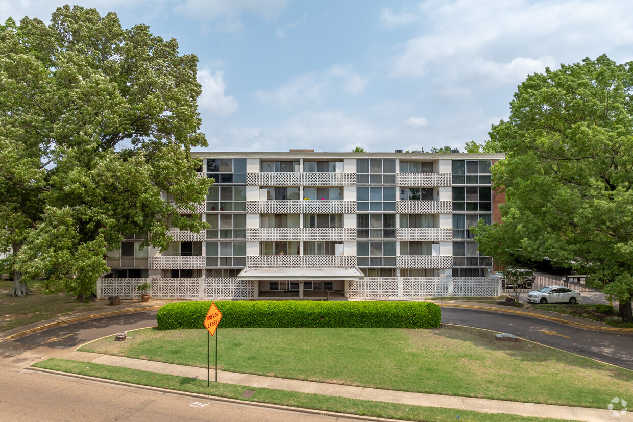 Primary Photo - The Commodore