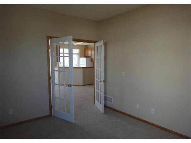 Foto del edificio - 9012 Garland Ln N