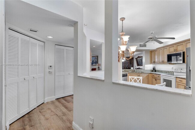 Foto del edificio - 9599 Weldon Cir