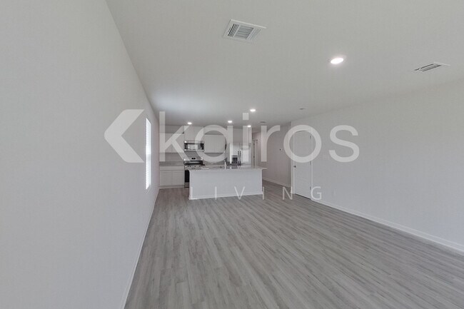 Foto del edificio - 14256 Ruffian Ave
