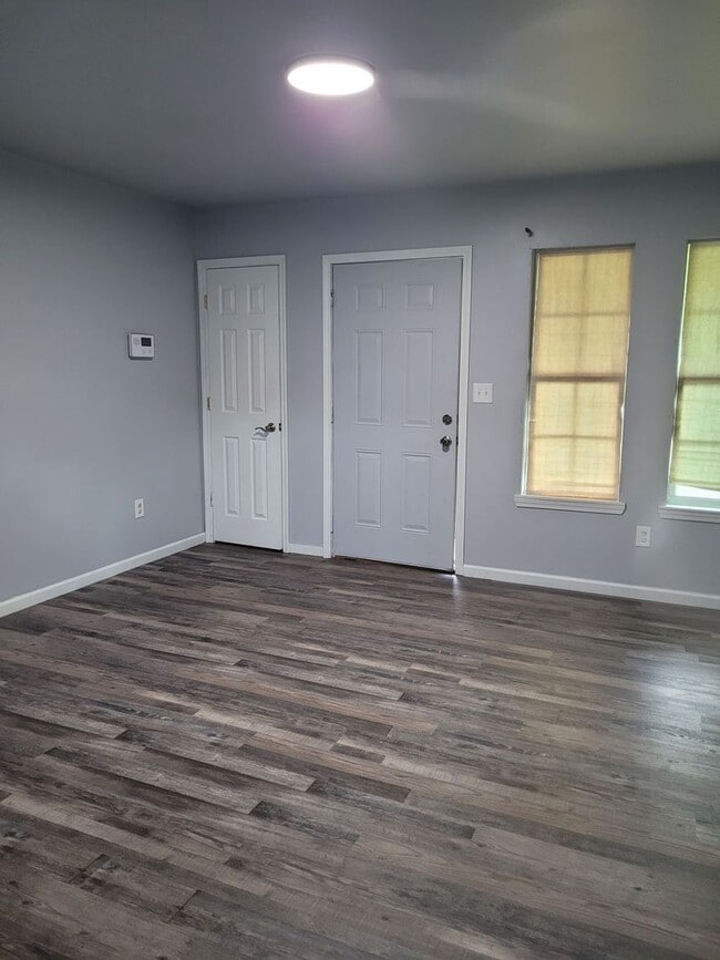 Foto del edificio - 2 Bedroom 1 Bathroom! Recently Remodeled! ...