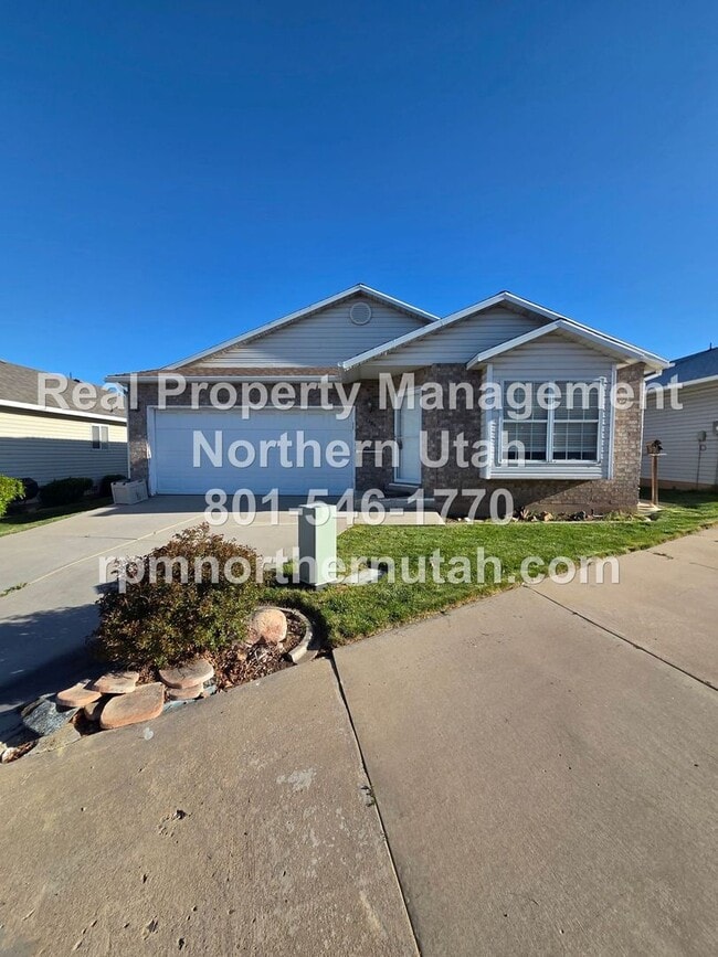 Building Photo - 1184 N 900 E