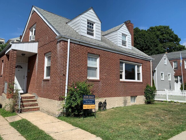 Foto del edificio - 29 Woodlawn Ave