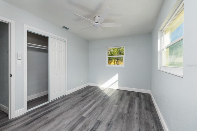 Building Photo - 1709 W Perio St