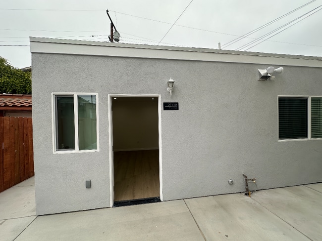 Building Photo - 2210 Pine Ave