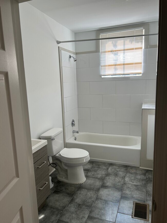 Foto del edificio - 316 W 42nd St