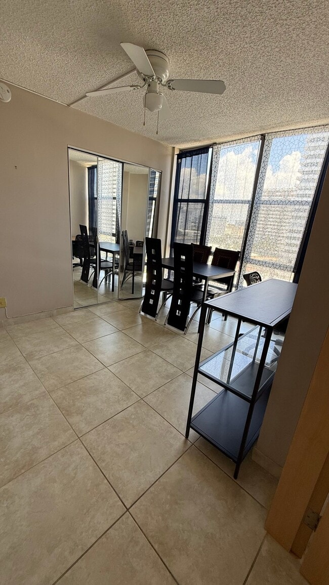 Building Photo - 2049 S Ocean Dr