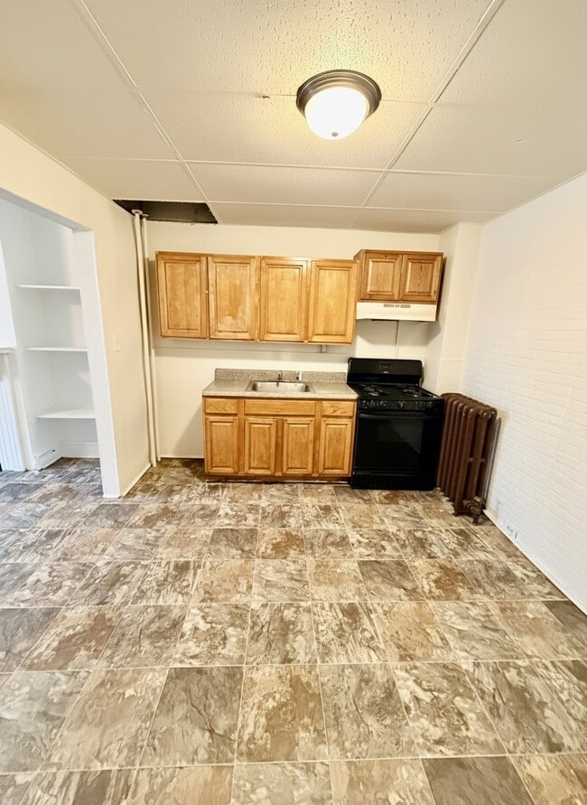 Photo - 630 E Thayer St Townhome