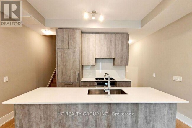 Photo du bâtiment - 270 Davenport Rd
