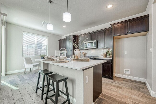 Foto del edificio - Stunning Granville Home in Copper River Canvas Gated Community!
