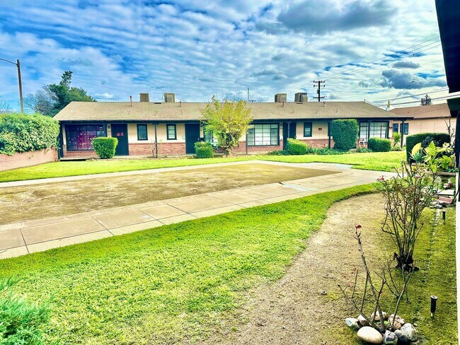 Foto del edificio - 3204-3208 E Normal Ave