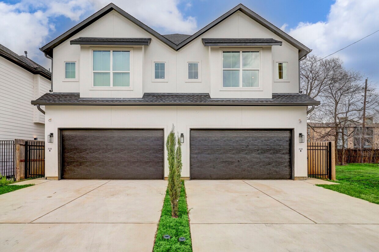 Primary Photo - 2133 Naomi St