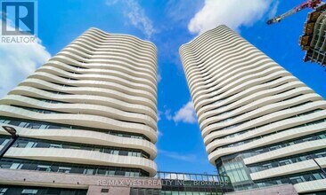 Building Photo - 10 Flavelle Trl