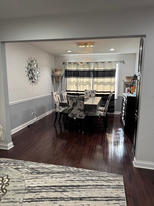 Foto del edificio - 433 N Walnut Ln