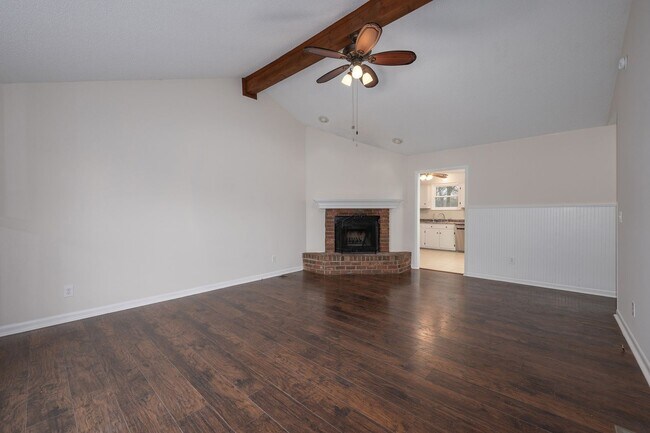 Foto del edificio - 3 Bedrooms with Full Basement on Corner Lot!