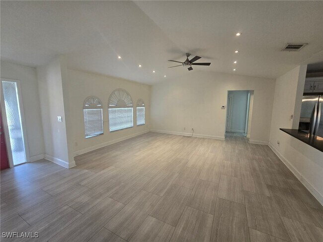 Foto del edificio - 3027 SW 23rd Ave