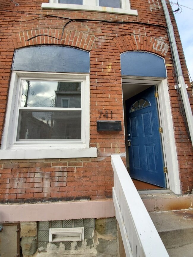 Building Photo - 741.5 Proctor Wy