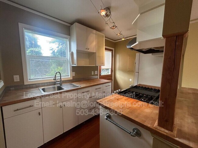 Foto del edificio - 4725 NE 50th Pl