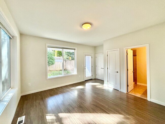 Foto del edificio - Private Bathroom for Each Bedroom