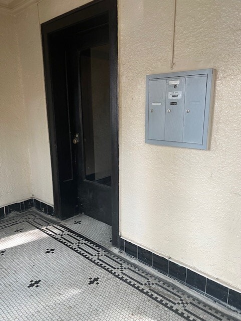 Building Photo - 8116 S Ingleside Ave