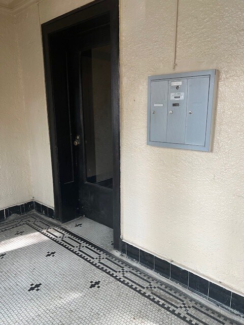 Foto del edificio - 8116 S Ingleside Ave