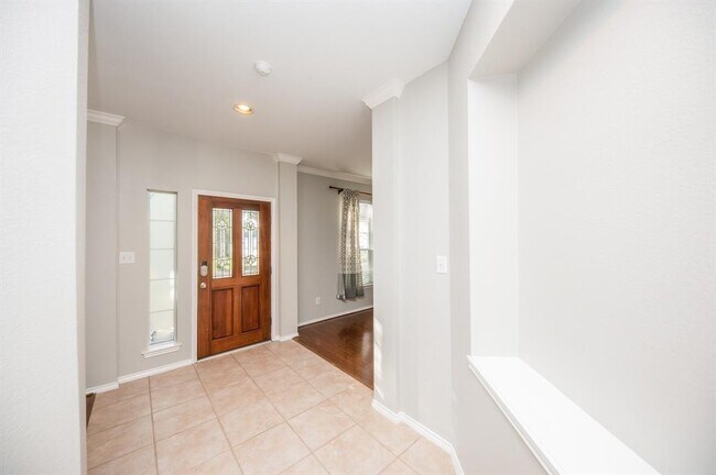 Building Photo - 435 Silver Creek Cir