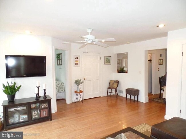 Photo - 1821 Pimmit Dr House