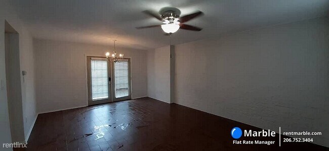 Building Photo - 4 br, 2.5 bath Townhome - 2207 Montclair Dr